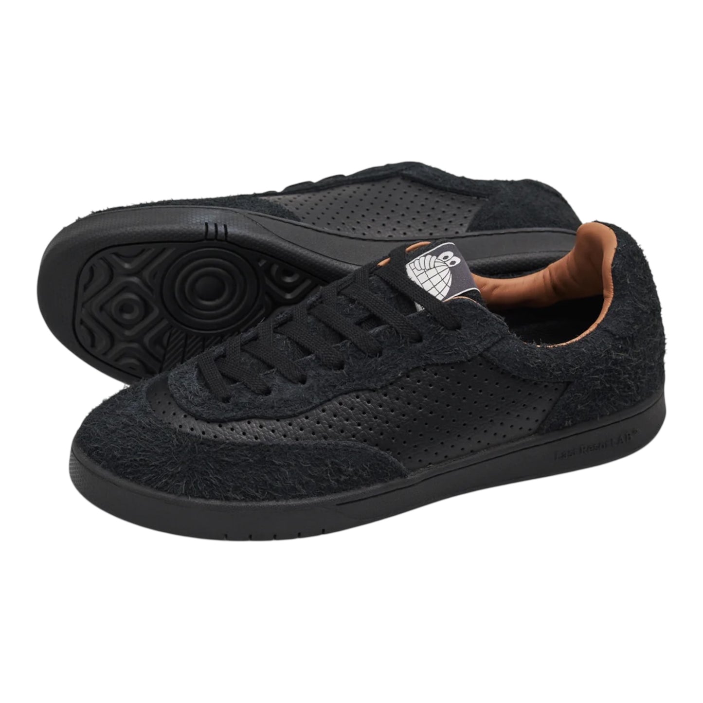 CM001 Perf Black / Black