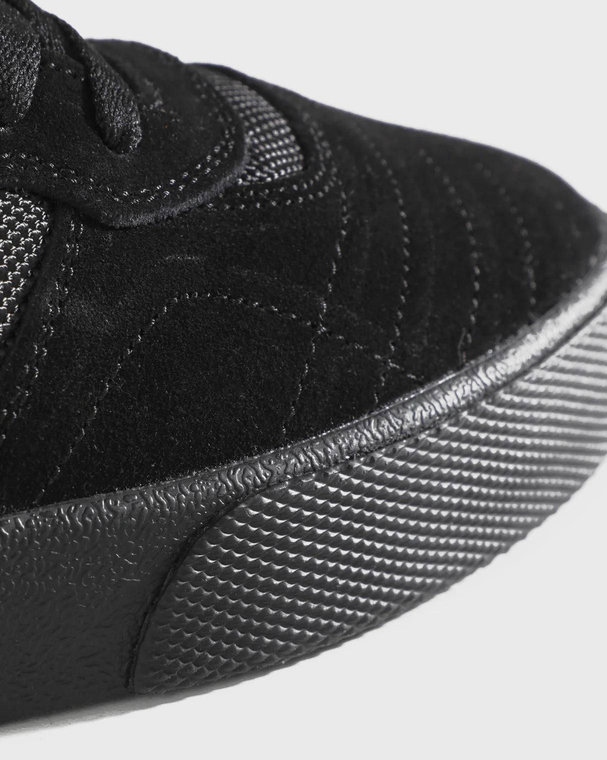 Cambridge / Black, Black, Suede