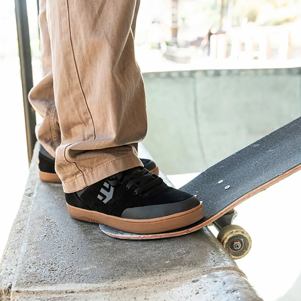 Marana / Black, Gum, Dark Grey