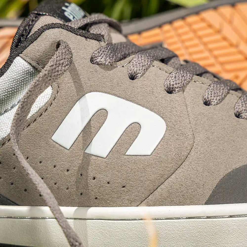 Marana / Grey, Grey, Black